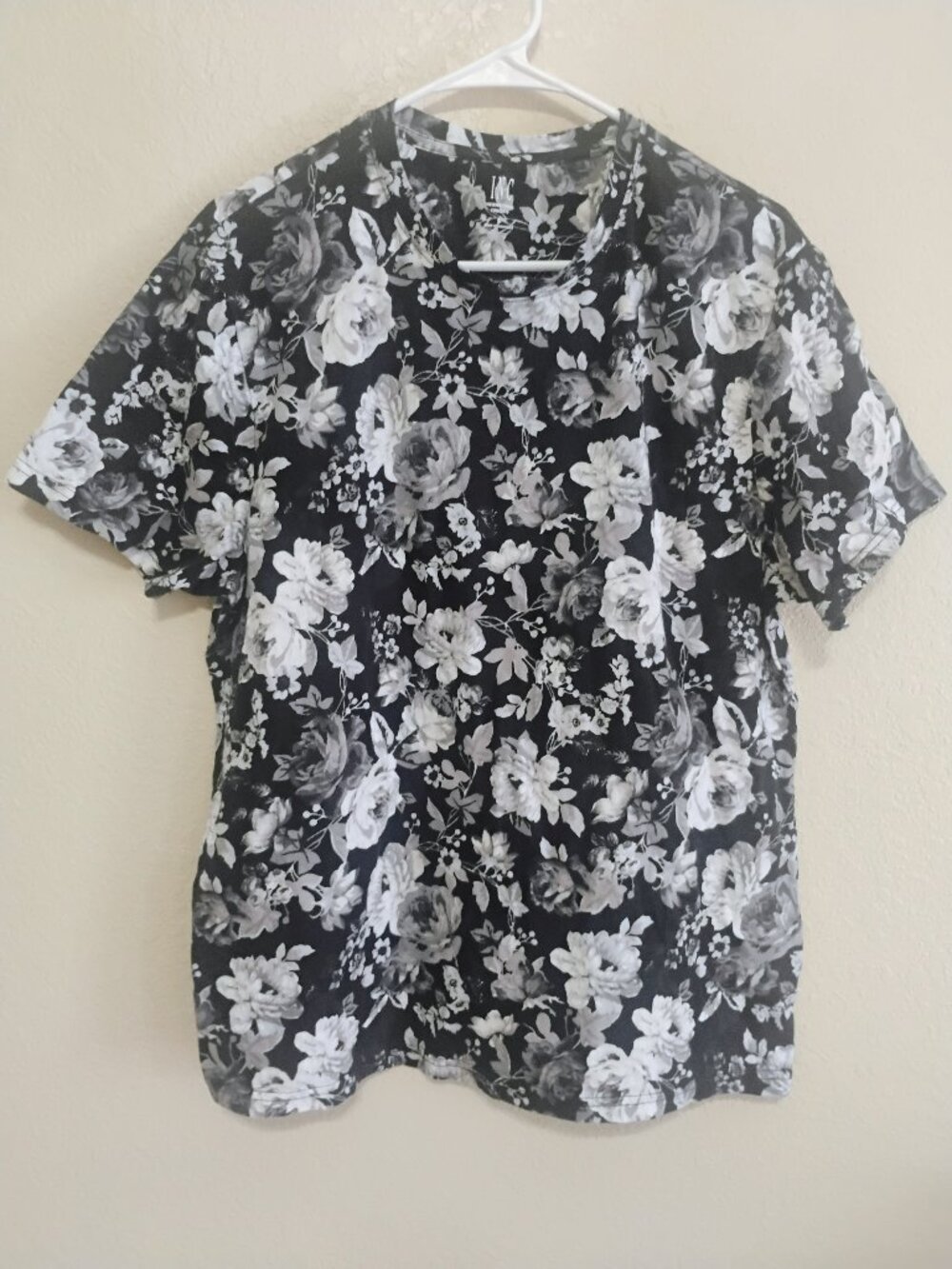 INC International Concepts Men's Large Black Floral Crew Neck T-Shirt